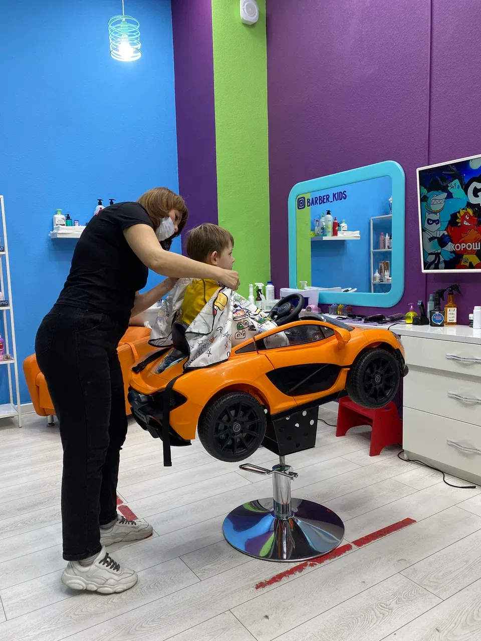 Детская стрижка в игровом кресле-машинке в BARBER KIDS